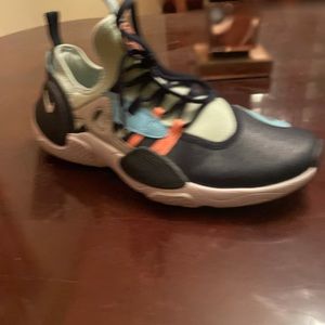 Women athletic shoes